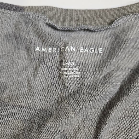 American Eagle Top Women’s Green Camouflage Short Sleeve Size Large V Neck - Picture 2 of 5